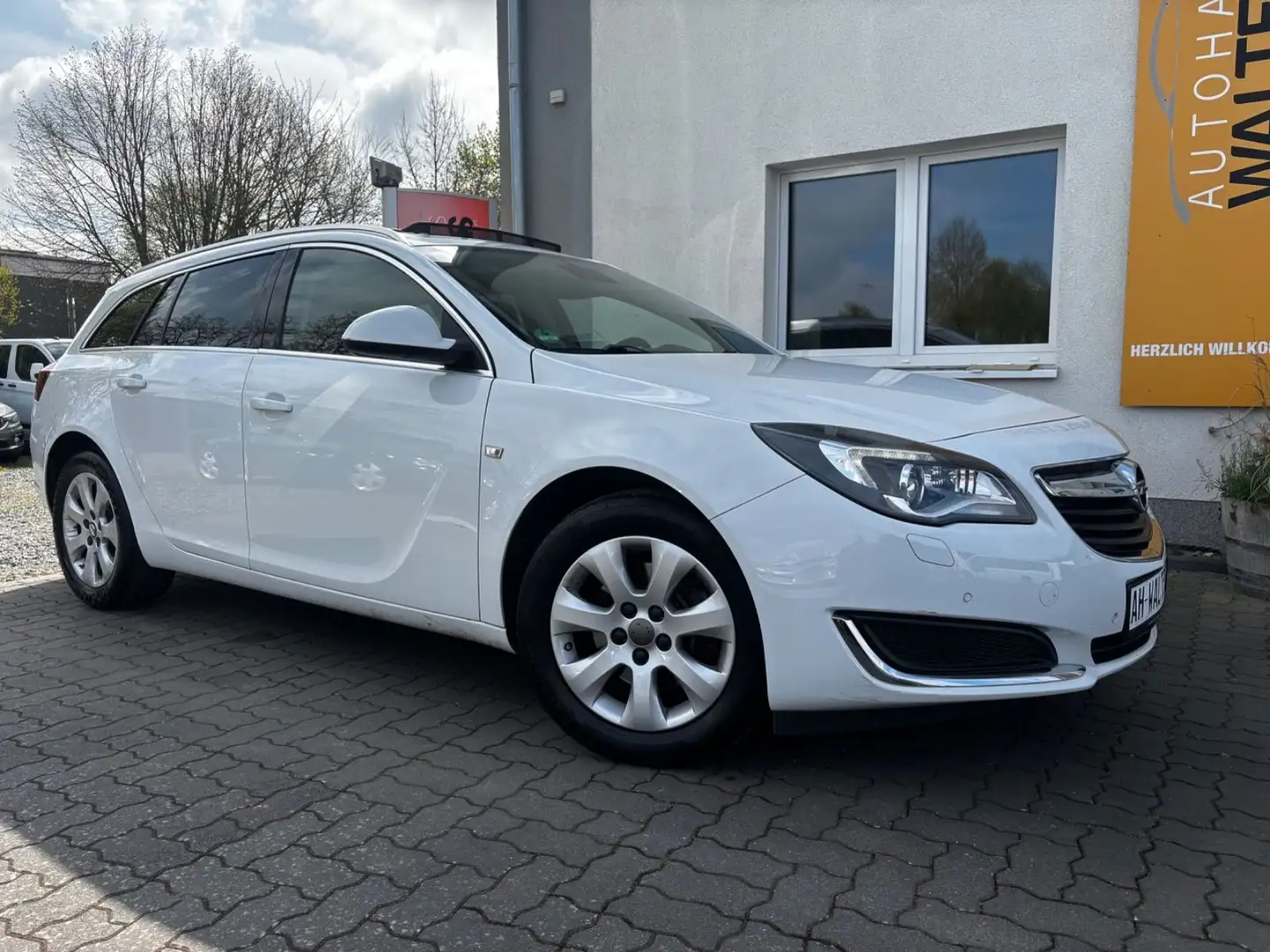 Opel Insignia A Sports Tourer Innovation = Automatik Weiß - 1