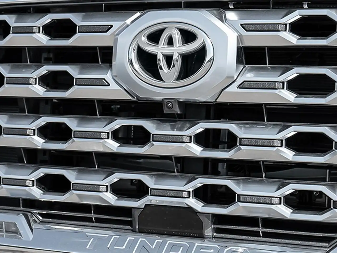 Toyota Tundra снимка Toyota Tundra