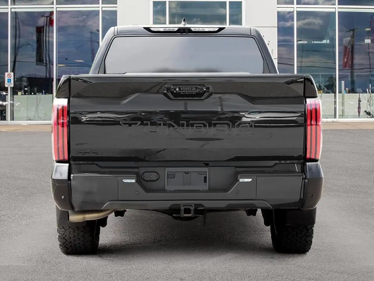 Toyota Tundra снимка Toyota Tundra