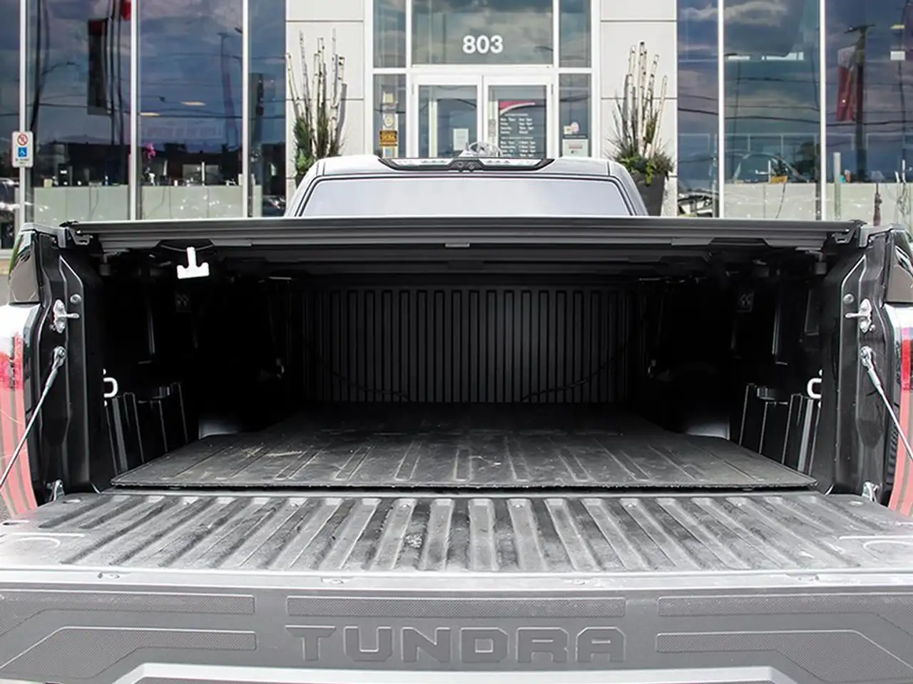 Toyota Tundra снимка Toyota Tundra