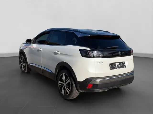 Peugeot 3008 view 3