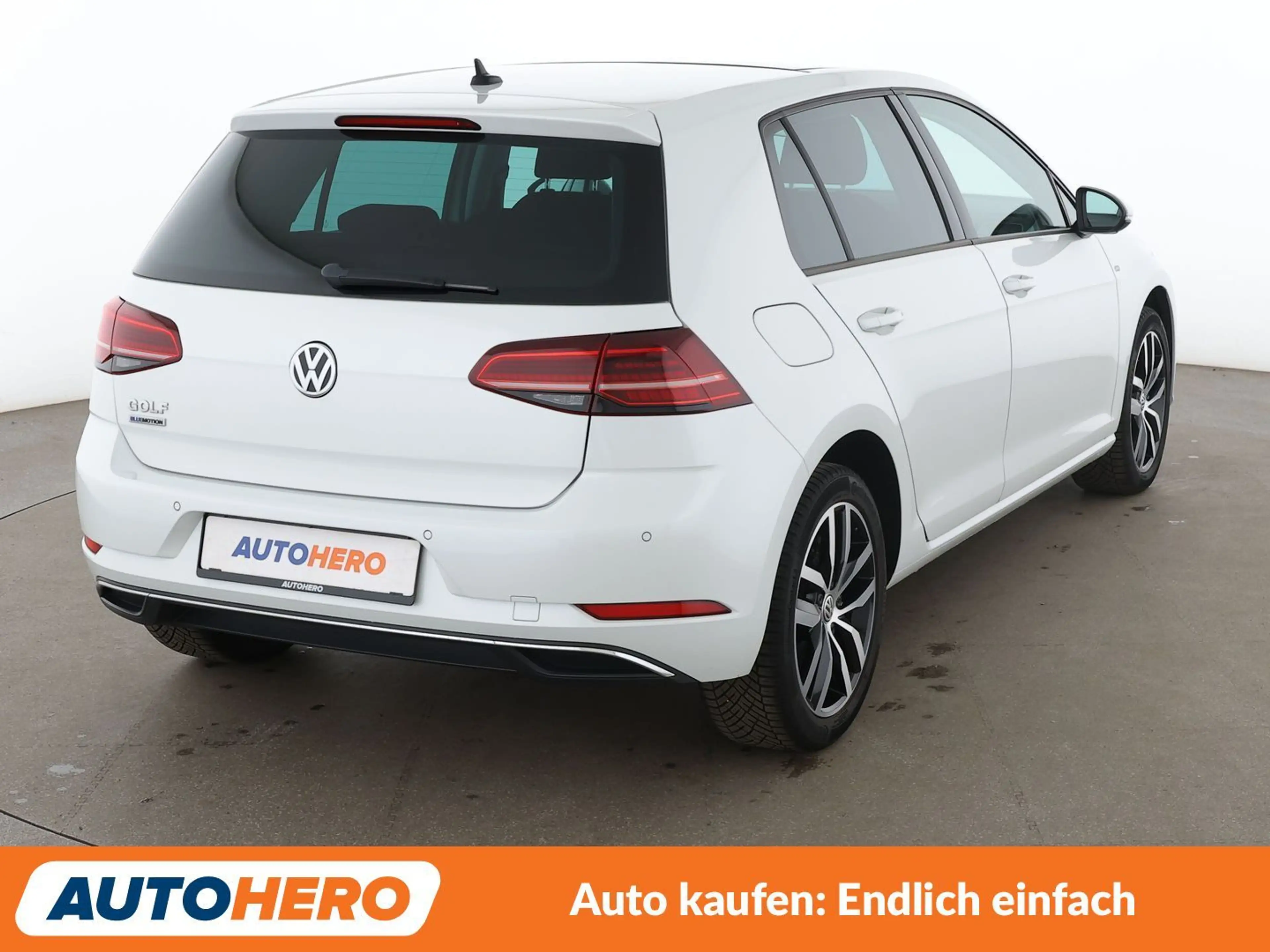 Volkswagen Golf 1.0 TSI Join *NAVI*LED*PANO*PDC*CAM*SHZ* — photo 6