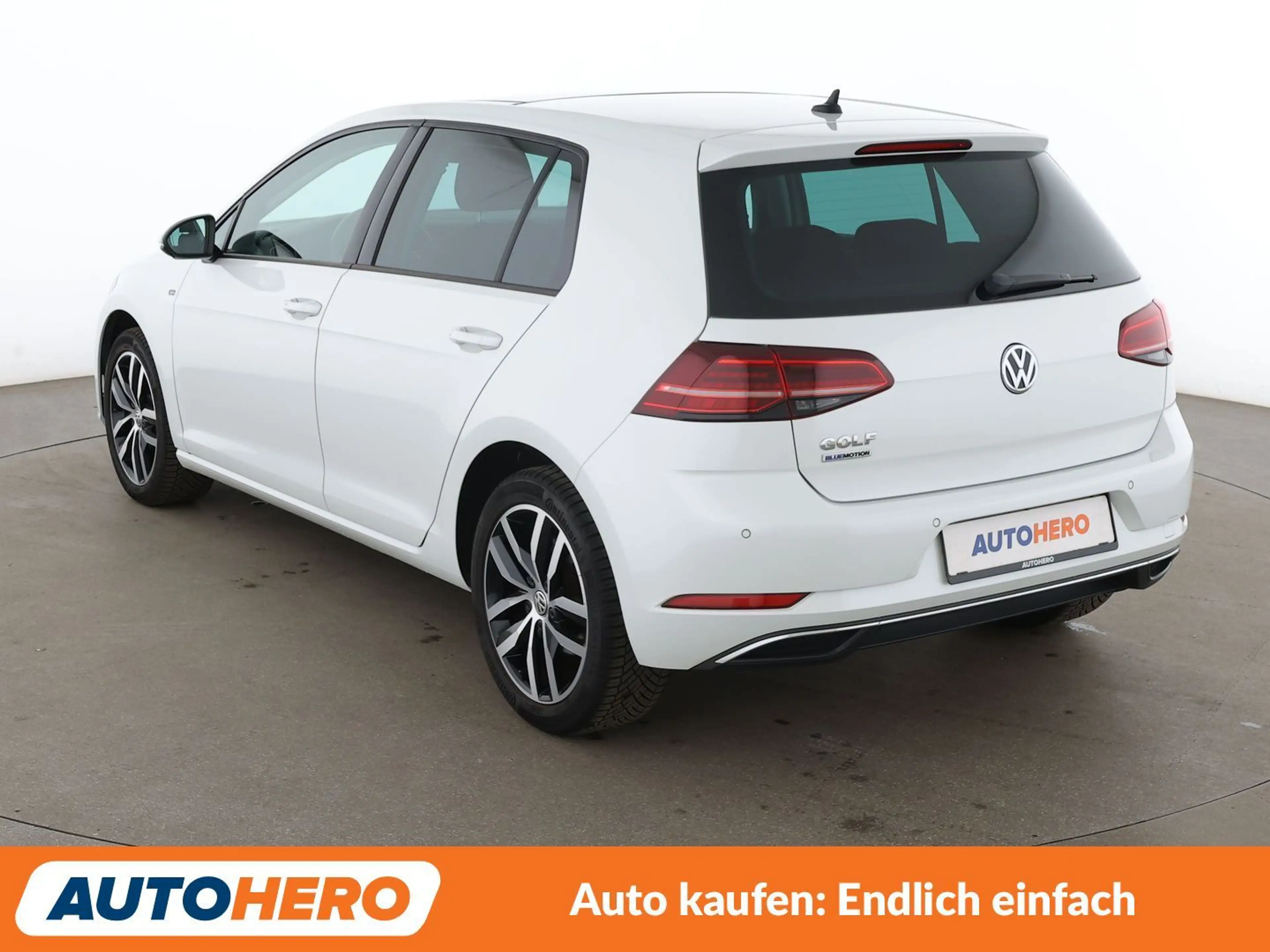 Volkswagen Golf 1.0 TSI Join *NAVI*LED*PANO*PDC*CAM*SHZ* — photo 4