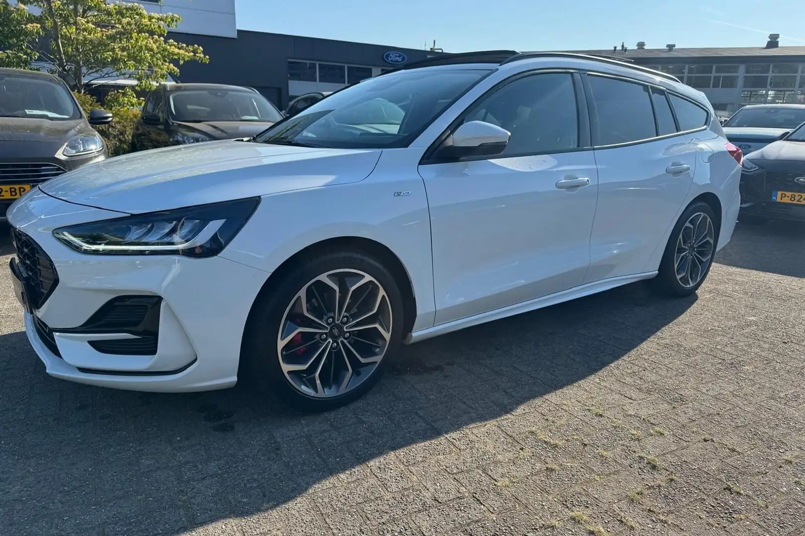 Ford Focus Wagon 1.0 EcoBoost Hybrid ST Line X | Automaat | P Weiß - 2