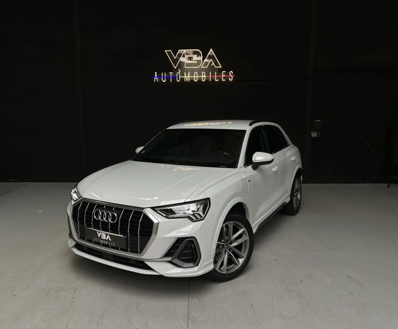 Audi Q3 (2) 45 TFSI E 245 S TRONIC S LINE - 1