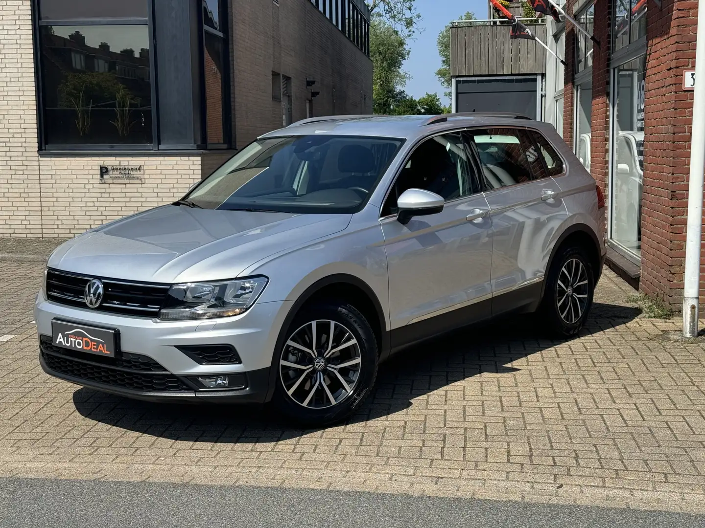 Volkswagen Tiguan 1.5 TSI ACT Highline Business Leer Grau - 1