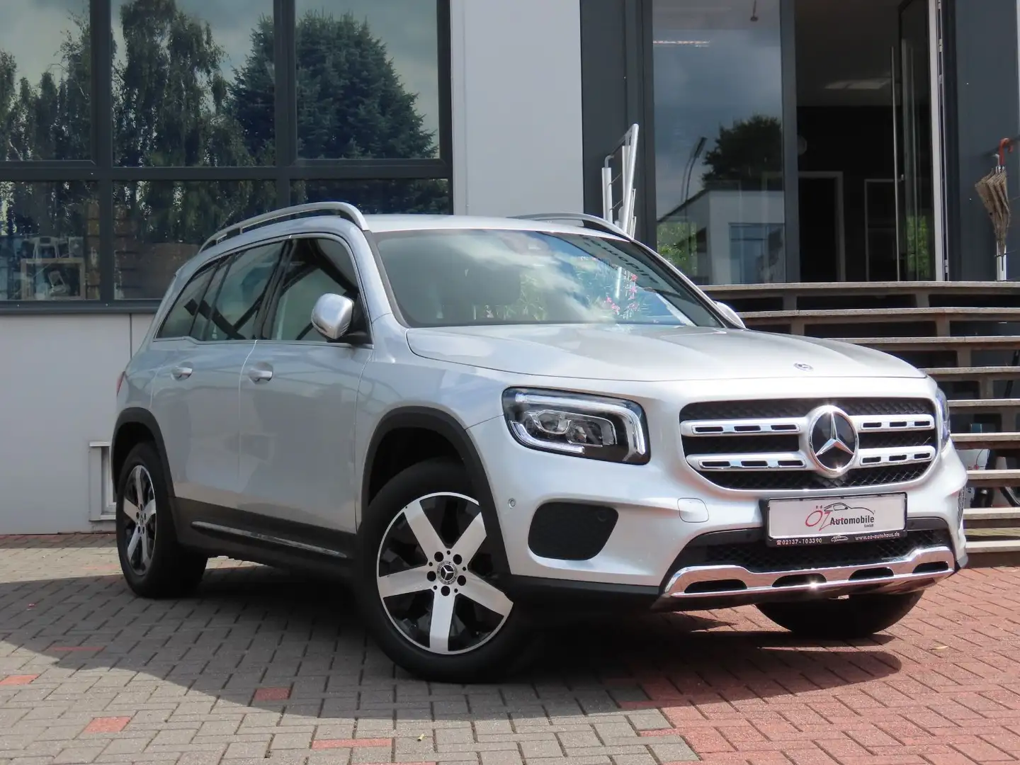 Mercedes-Benz GLB 220 d Autom. Leder Ambiente Navigation Argintiu - 1