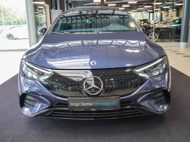 Mercedes-Benz EQE view 9