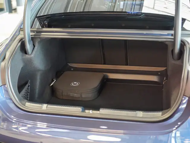 Mercedes-Benz EQE view 6