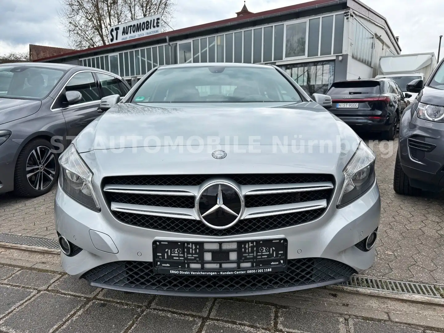 Mercedes-Benz A 180 1.6  BlueEfficiency*AHK*KLIMA*PARKASSIST* Silber - 2