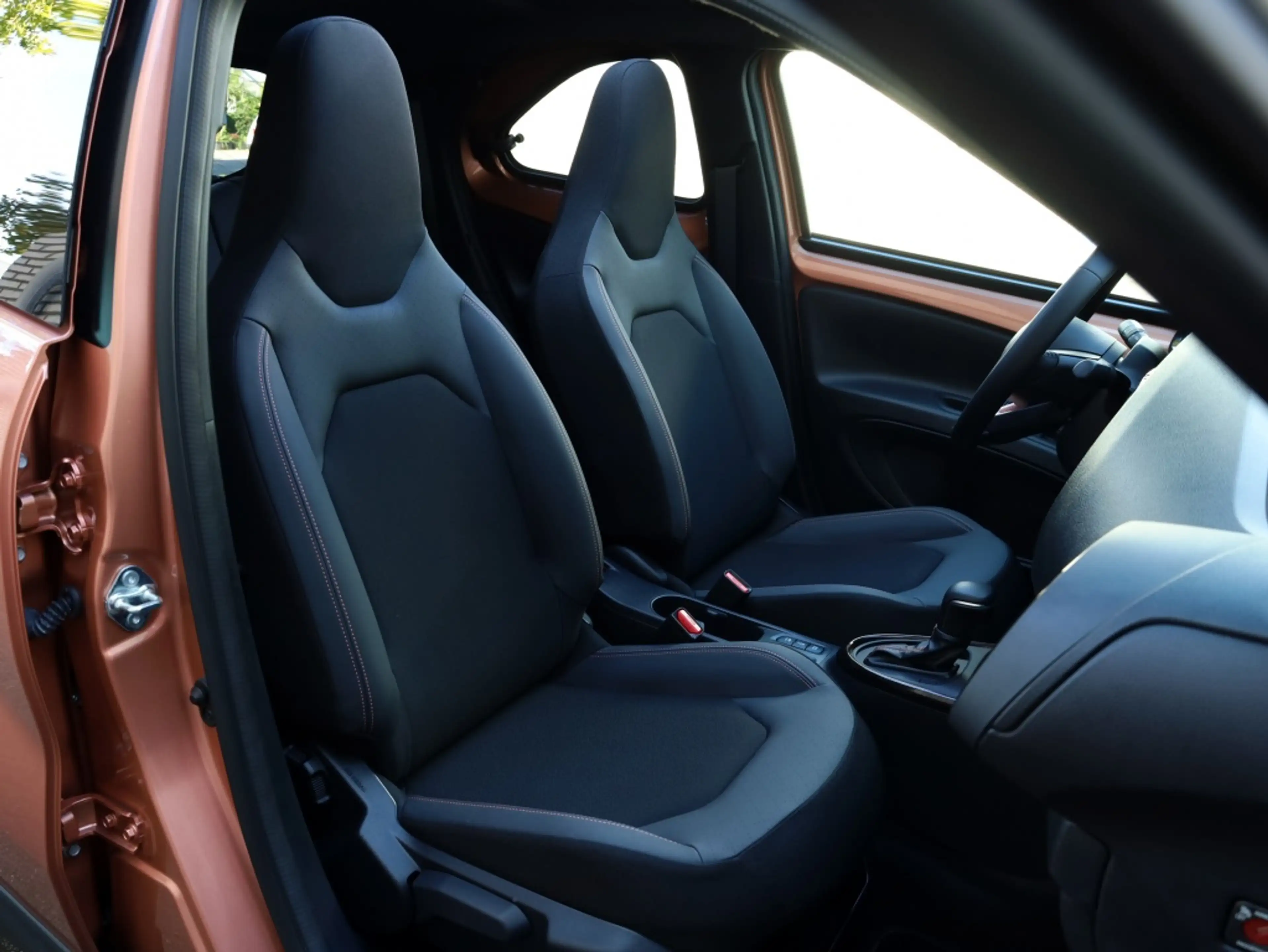 Toyota Aygo X Hybrid 115 envy | Lounge Pack | Vouwdak | JBL — photo 12
