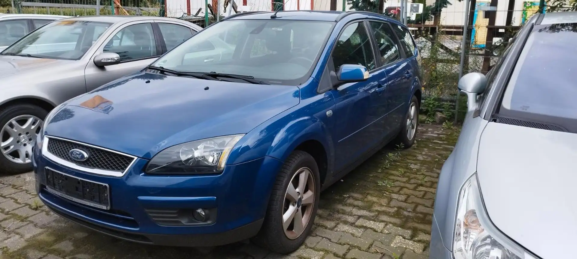 Ford Focus 1.6 Turnier Titanium * Navi, Klimaautom. Blau - 1