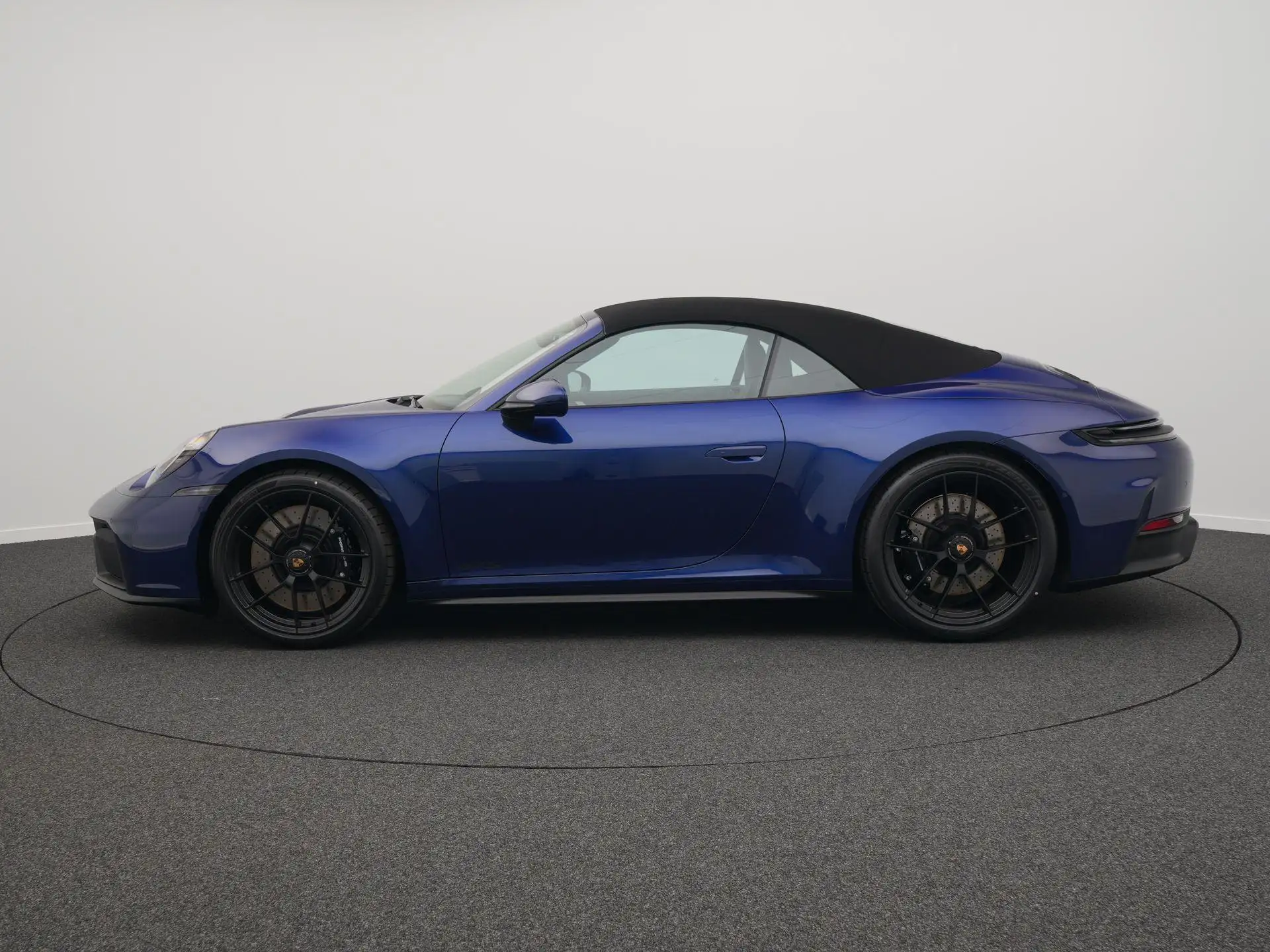 포르쉐 911 Carrera GTS Cabriolet 2025 바이올렛 사진 2