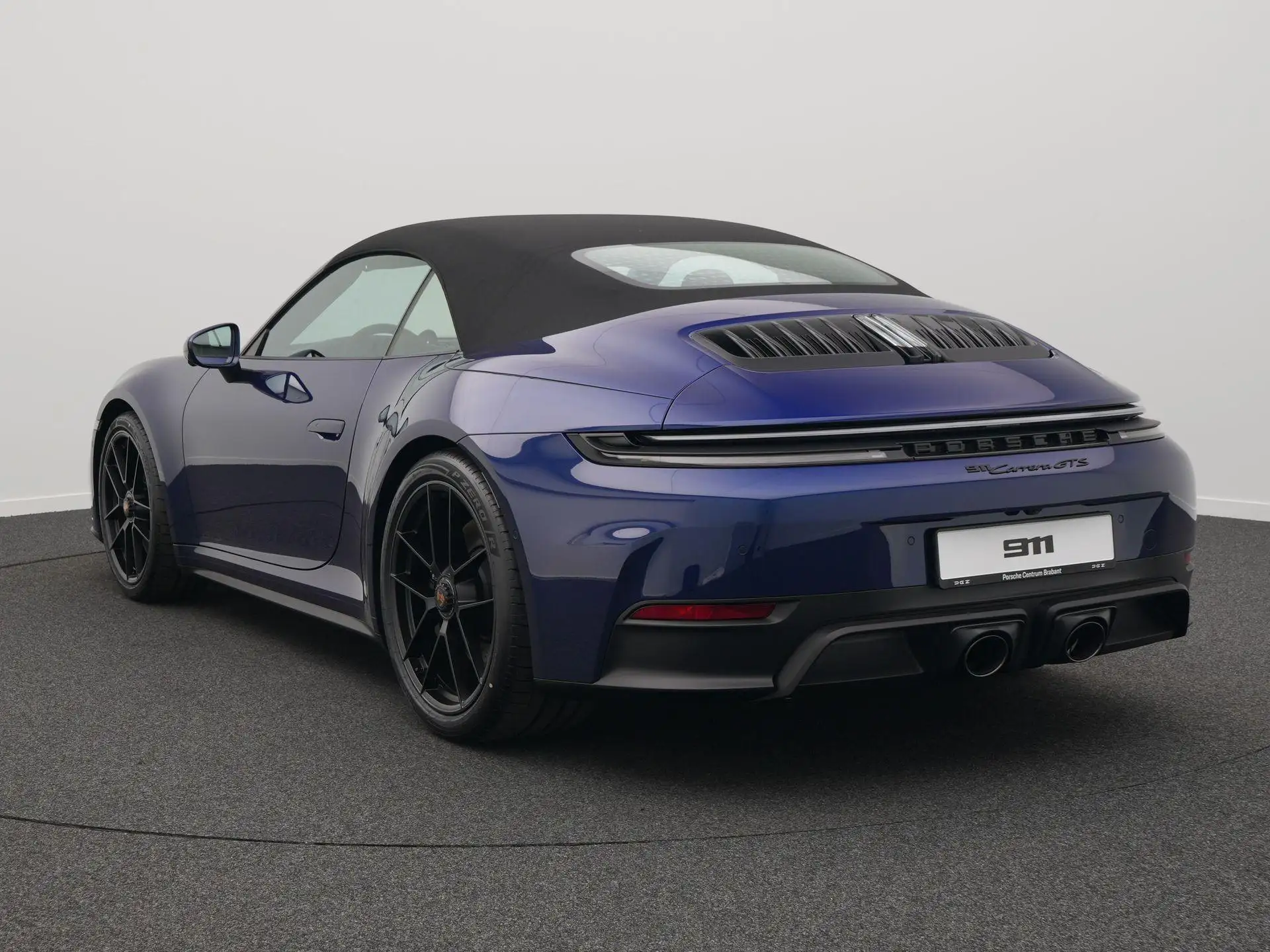 포르쉐 911 Carrera GTS Cabriolet 2025 바이올렛 사진 3