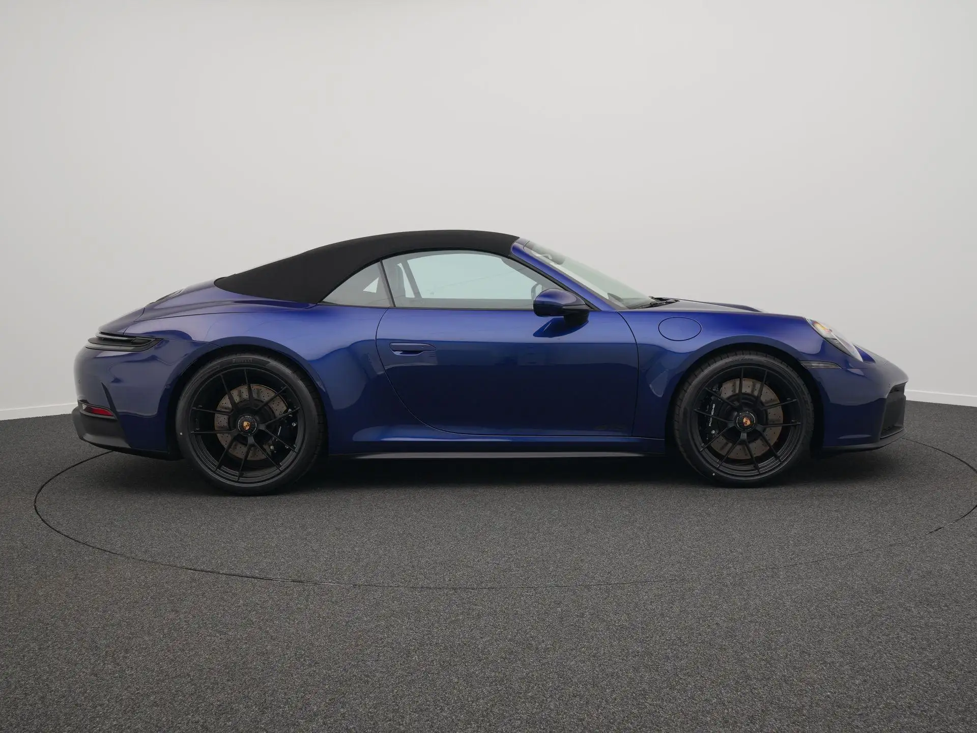포르쉐 911 Carrera GTS Cabriolet 2025 바이올렛 사진 6