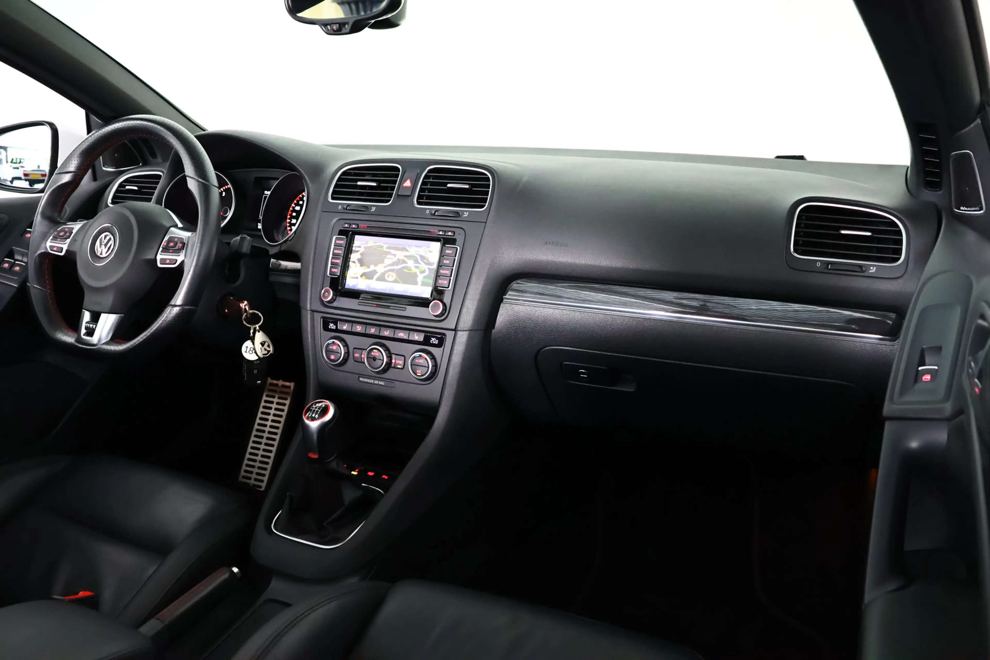 Volkswagen Golf Cabriolet 2.0 TSI GTI Cruise / Leder / Navi / Xenon / Dynaud — photo 7