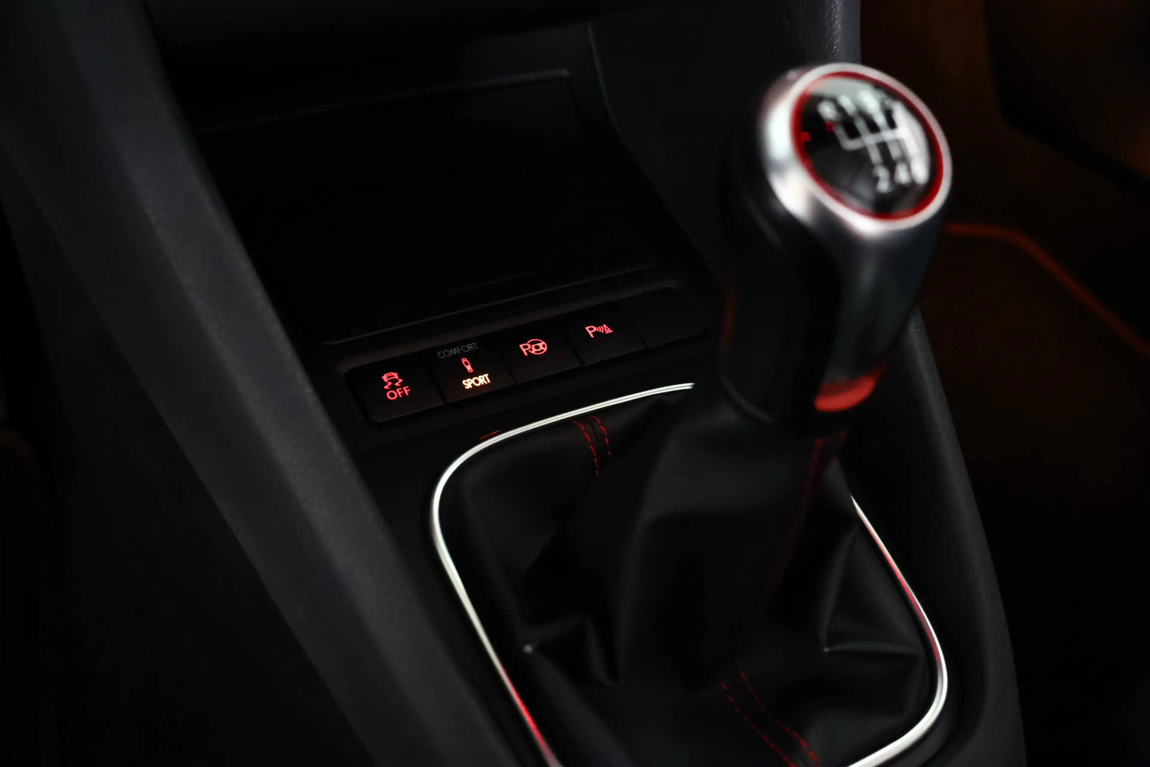 Volkswagen Golf Cabriolet 2.0 TSI GTI Cruise / Leder / Navi / Xenon / Dynaud — photo 27