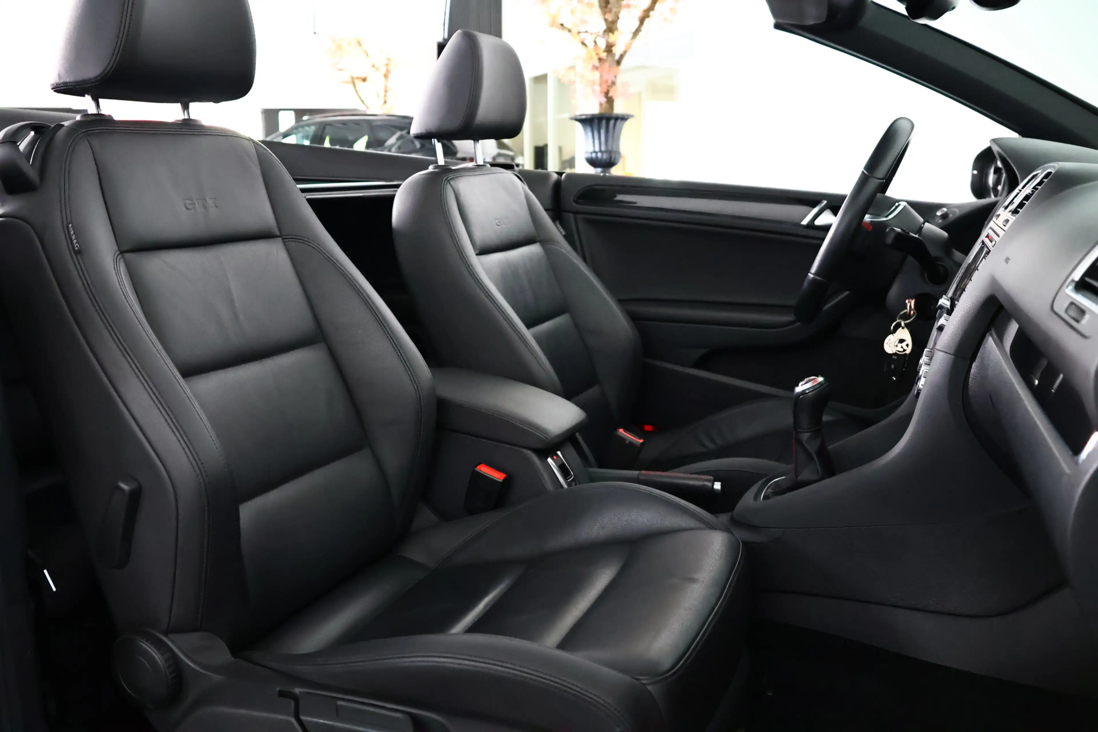 Volkswagen Golf Cabriolet 2.0 TSI GTI Cruise / Leder / Navi / Xenon / Dynaud — photo 12