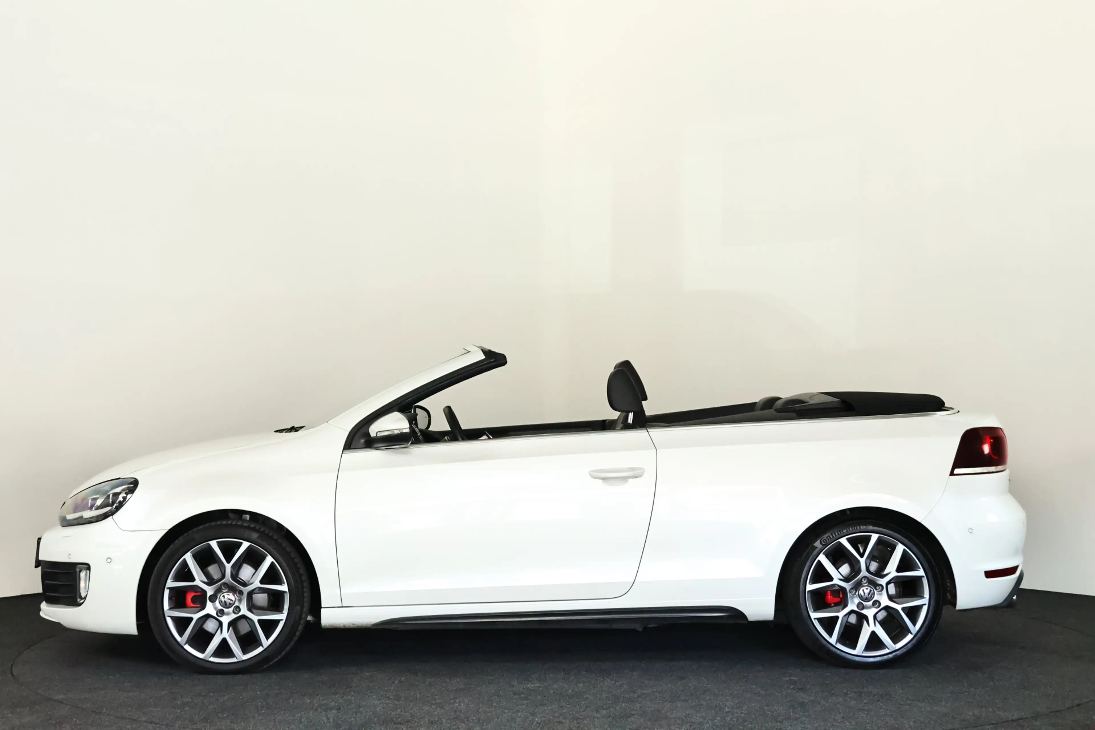 Volkswagen Golf Cabriolet 2.0 TSI GTI Cruise / Leder / Navi / Xenon / Dynaud — photo 31
