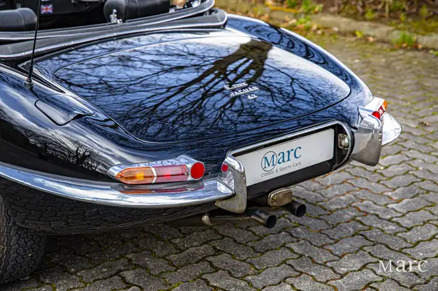 Jaguar E-Type view 12