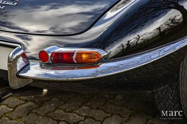 Jaguar E-Type view 15