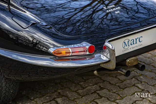 Jaguar E-Type view 14