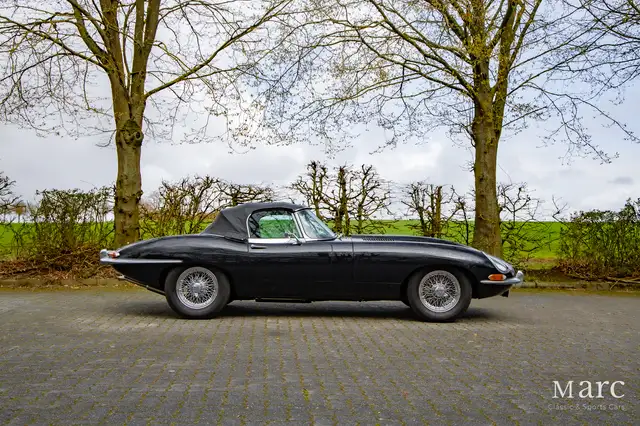 Jaguar E-Type view 6