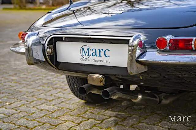 Jaguar E-Type view 13