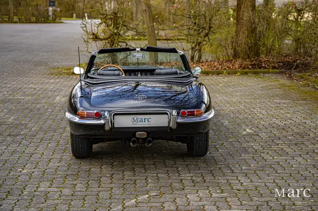 Jaguar E-Type view 8