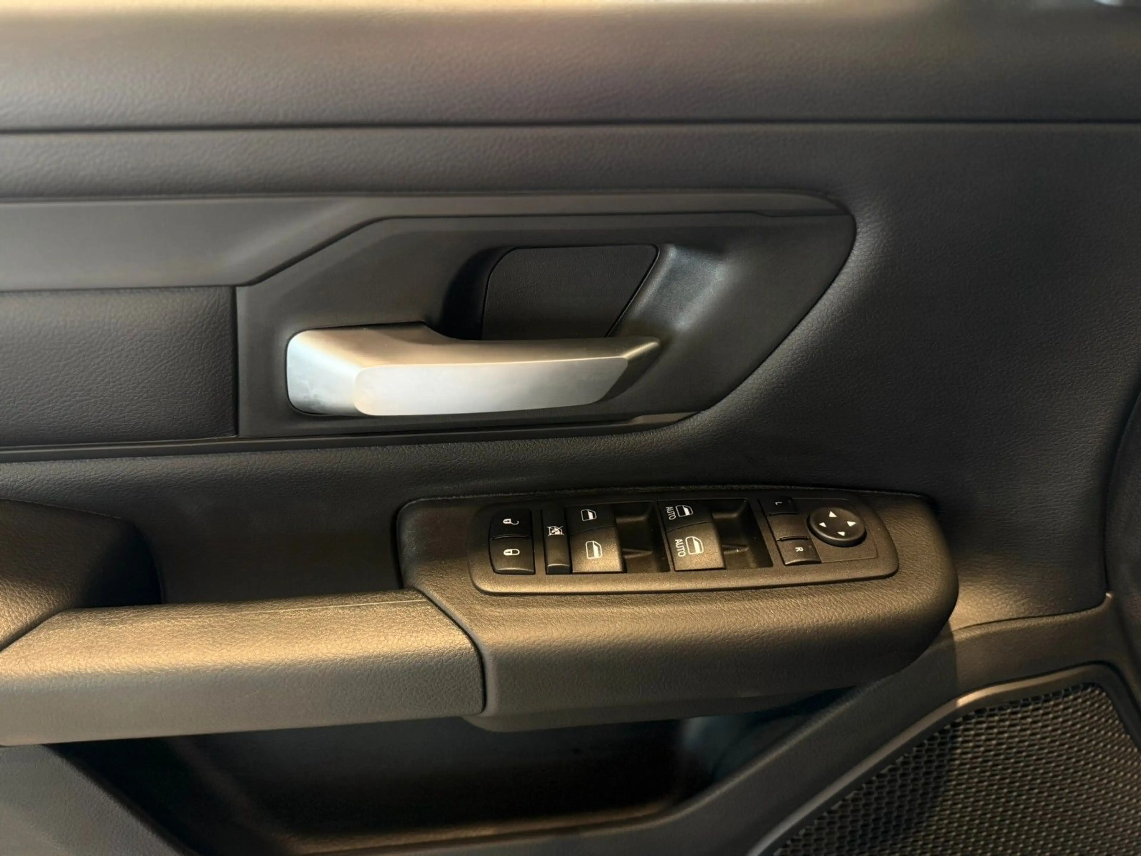 Dodge RAM 1500*Klima*AHK*Kamera*LED* — photo 11