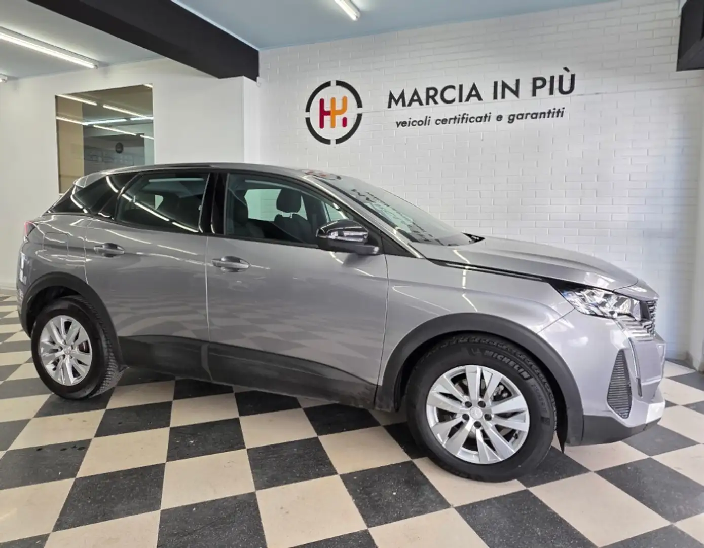 Peugeot 3008 Peugeot 3008 BlueHDi 130cv S&S EAT8 Active Pack Gris - 1