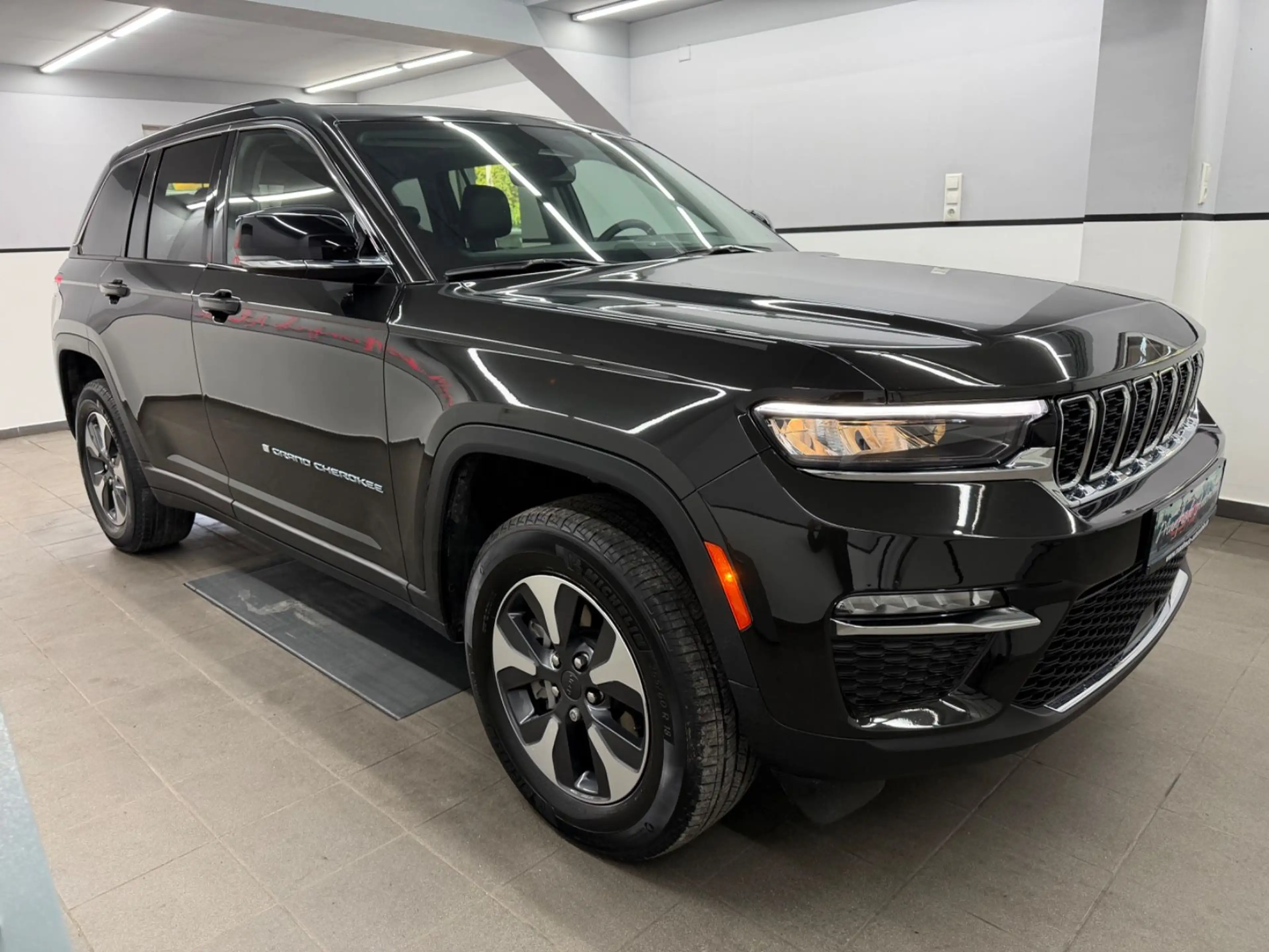 Jeep Grand Cherokee 2.0 Limited 4XE*4xDispl*4xSH*Pano — photo 2