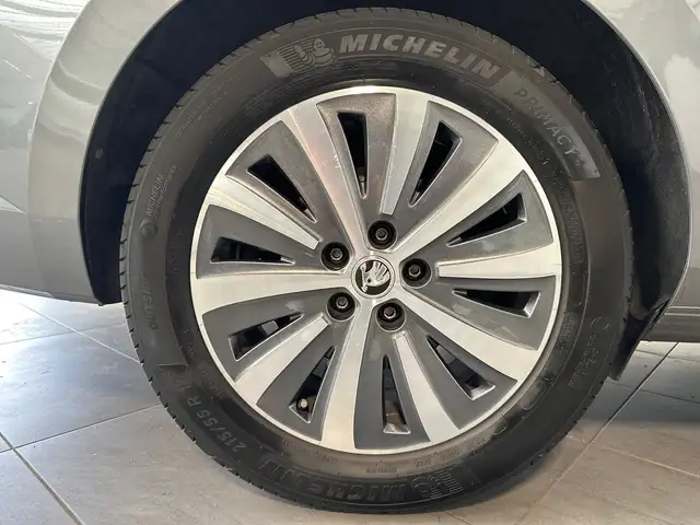 Skoda Superb view 3