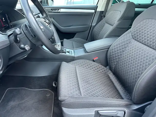 Skoda Superb view 12