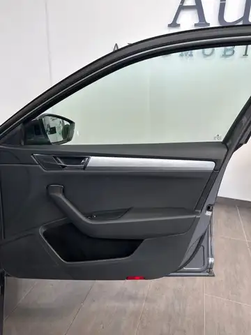 Skoda Superb view 6