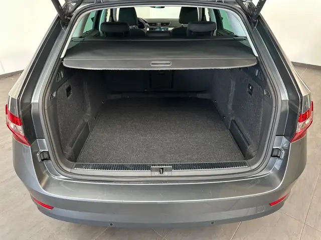 Skoda Superb view 7