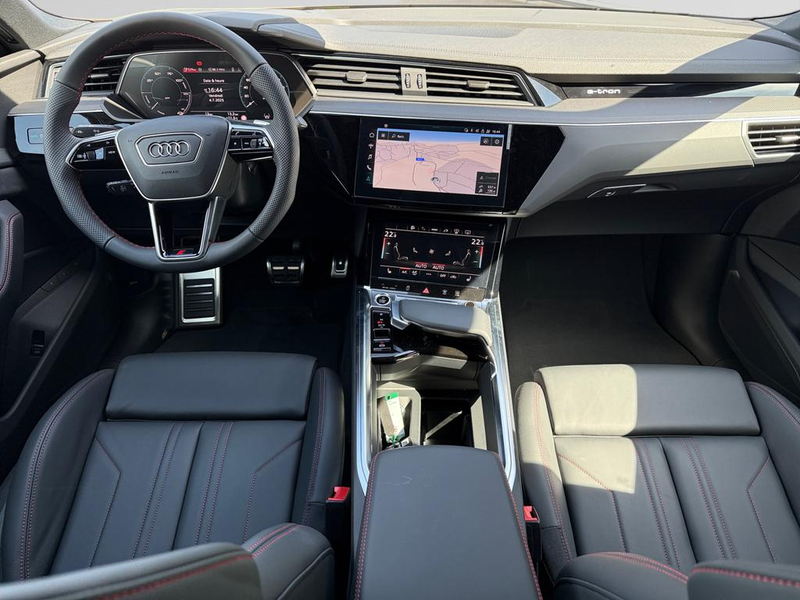 Audi Q8 e-tron Sportback Audi Q8 Sportback e-tron Competition 55 e-tron quattro 300,00 kW — photo 10