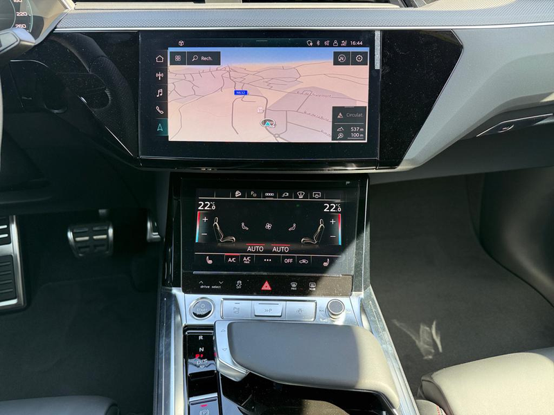 Audi Q8 e-tron Sportback Audi Q8 Sportback e-tron Competition 55 e-tron quattro 300,00 kW — photo 15