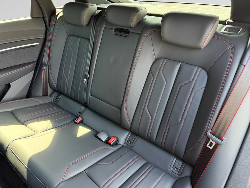 Audi Q8 e-tron Sportback Audi Q8 Sportback e-tron Competition 55 e-tron quattro 300,00 kW — photo 11