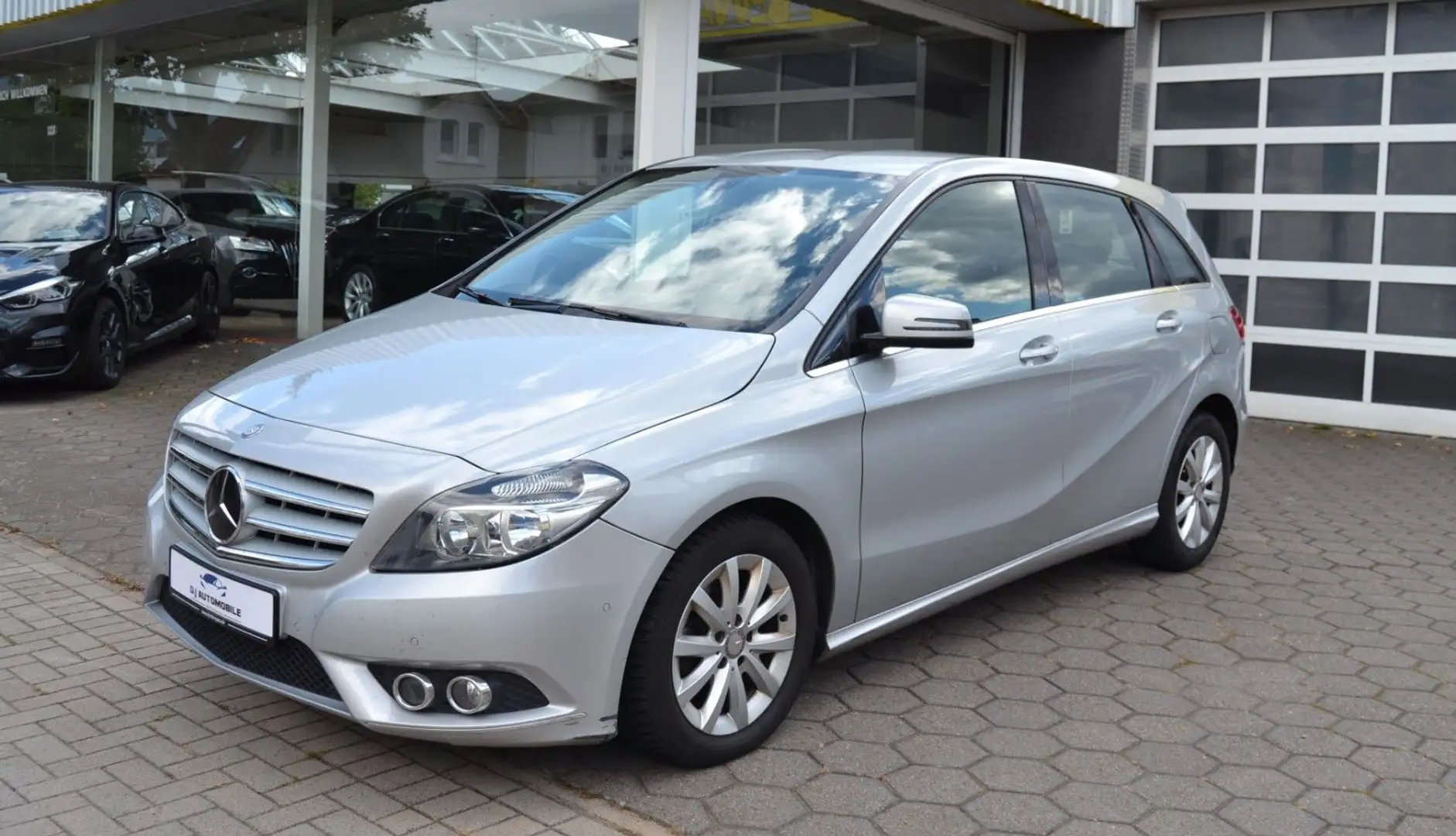 Mercedes-Benz B 180 B180*PDC*Navi*Shz*Top* Silber - 1