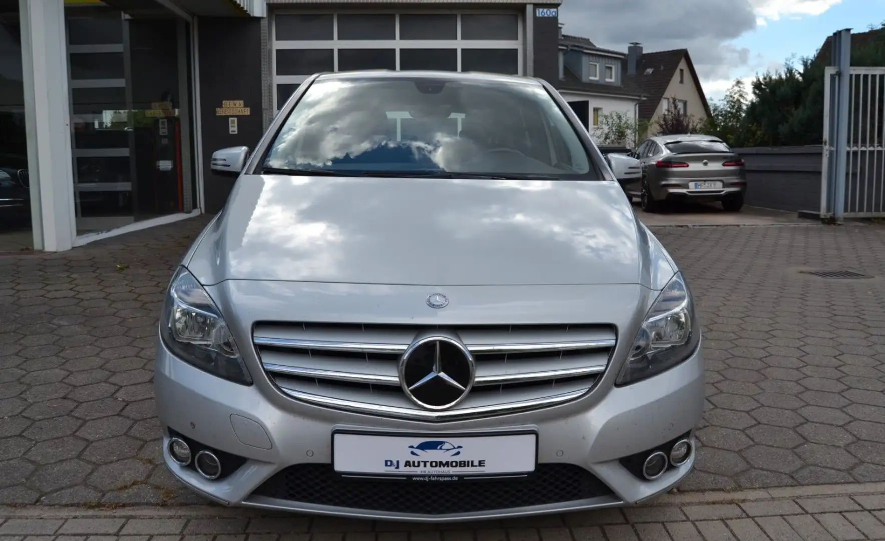 Mercedes-Benz B 180 B180*PDC*Navi*Shz*Top* Silber - 2
