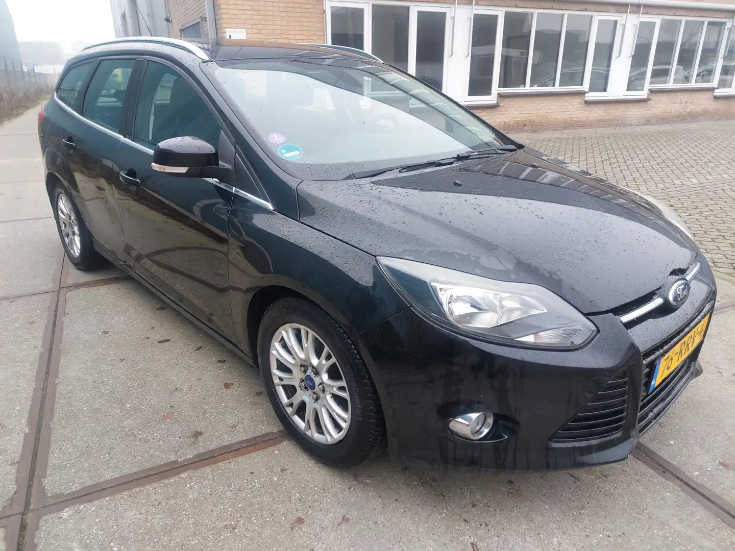 Ford Focus Wagon 1.6 EcoBoost Titanium Airco/ECC Motor tikt Zwart - 2