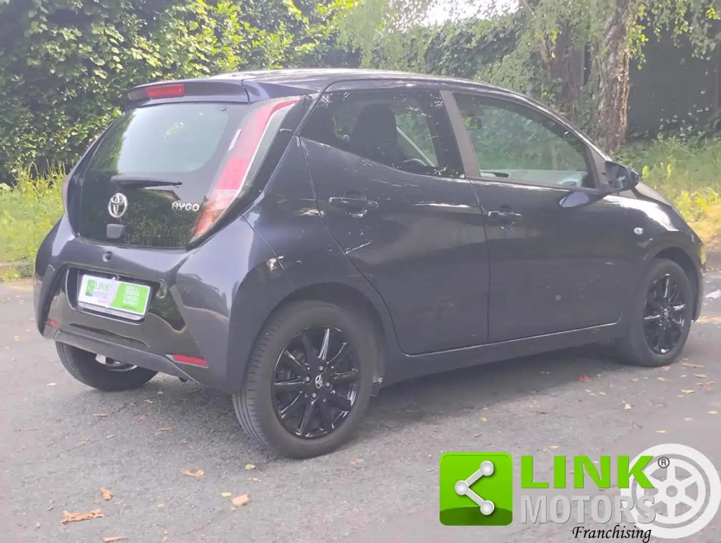 Toyota Aygo 1.0 VVT-i 69 CV 5 porte x-wave Blu/Azzurro - 1