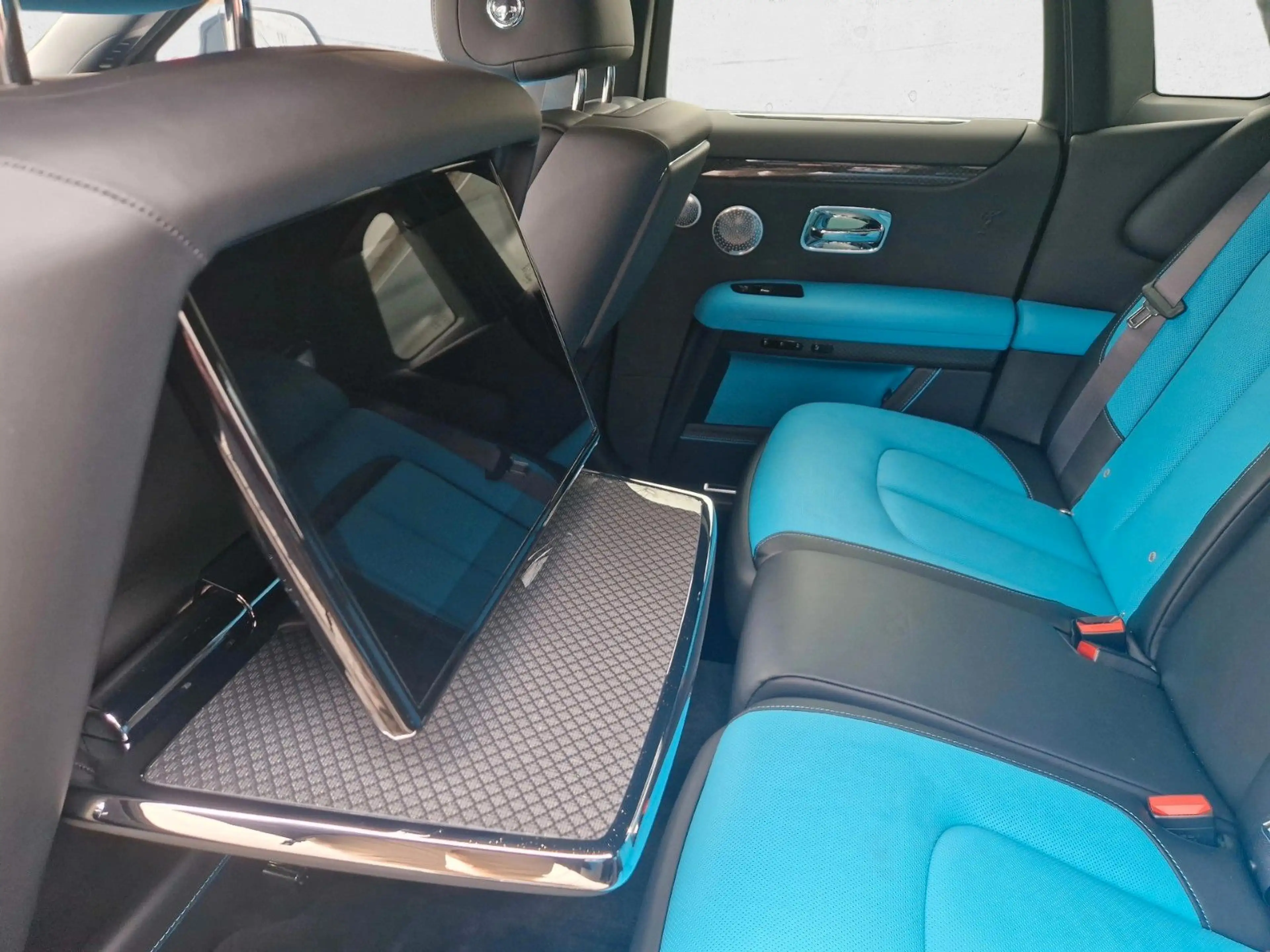 Rolls-Royce Ghost Black Badge — photo 14