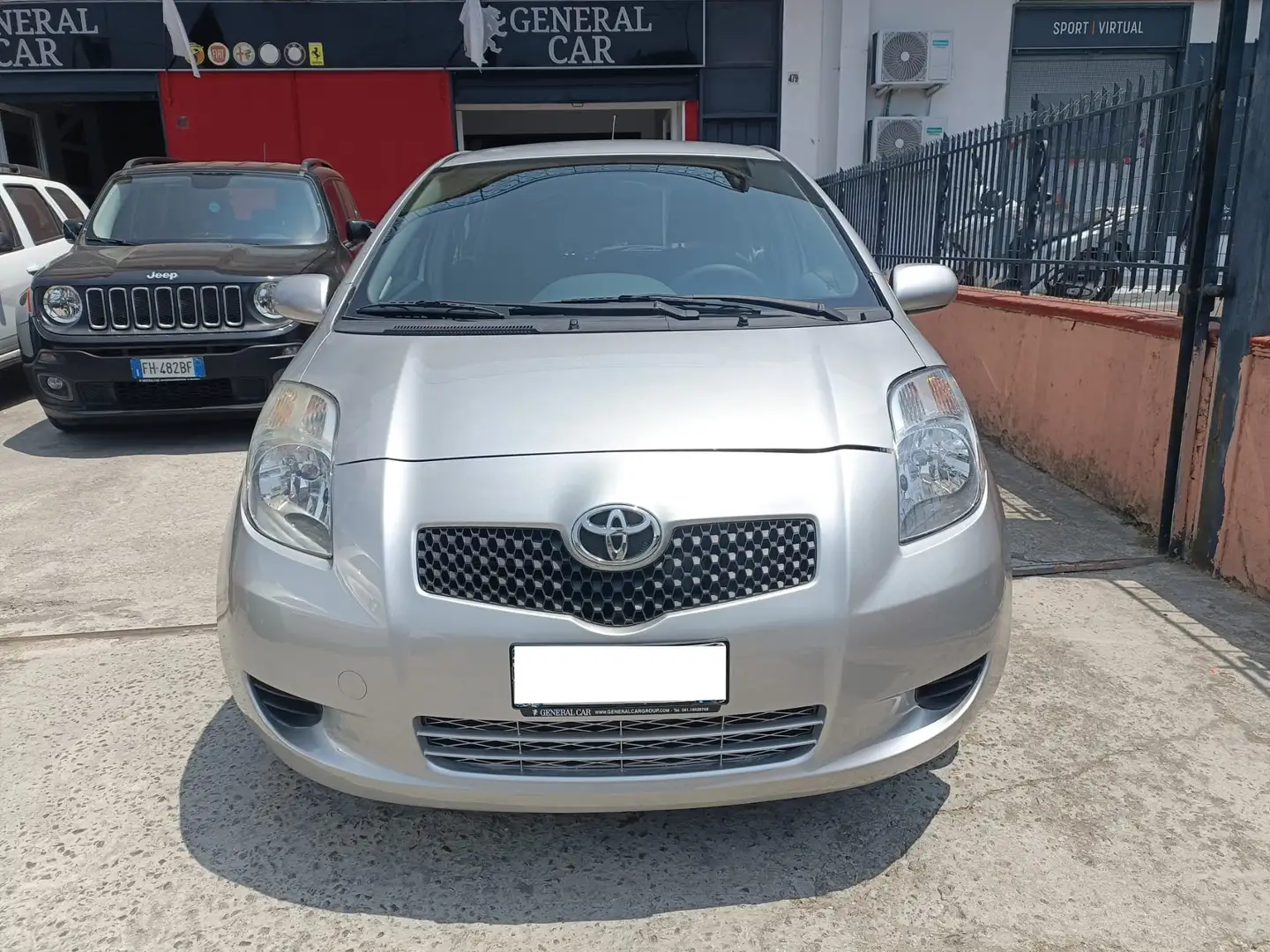 Toyota Yaris Yaris II 2005 5p 1.4 d-4d Sol m-mt Argento - 2