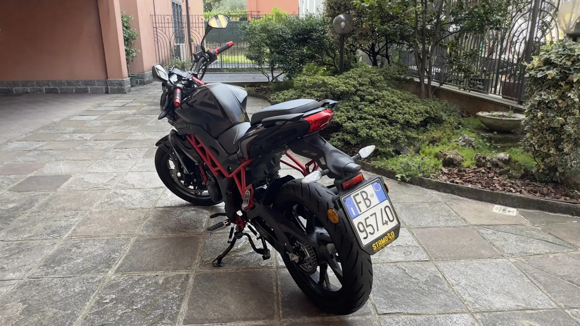 Benelli BN 125 Nero - 2
