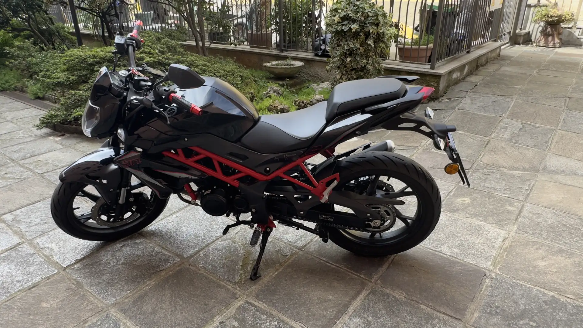 Benelli BN 125 Nero - 1