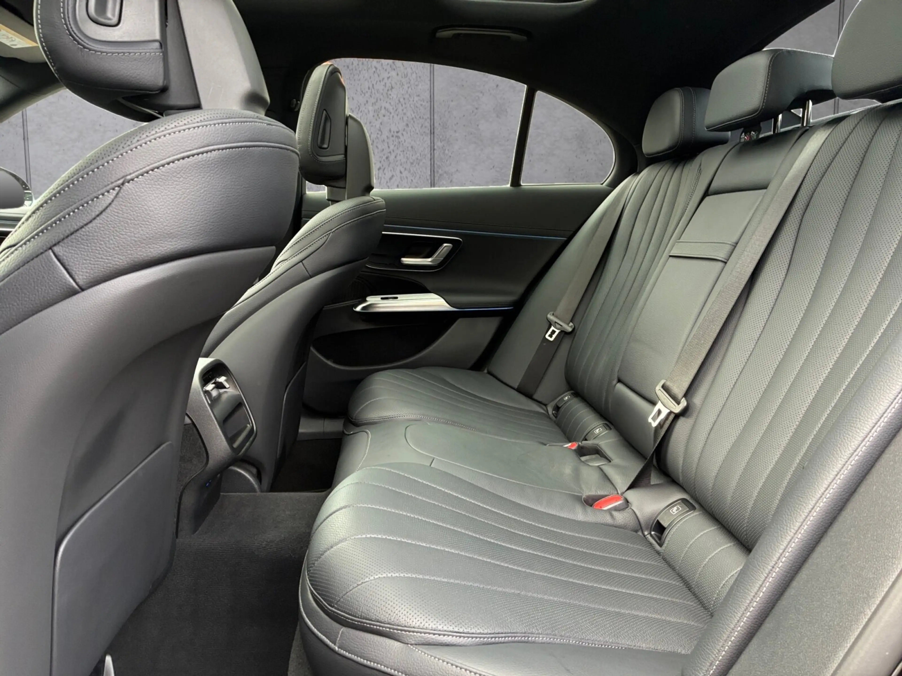 Mercedes-Benz E 450 E 450 d 4M AMG/Digital-Light/Pano/Distronic/360° — photo 9