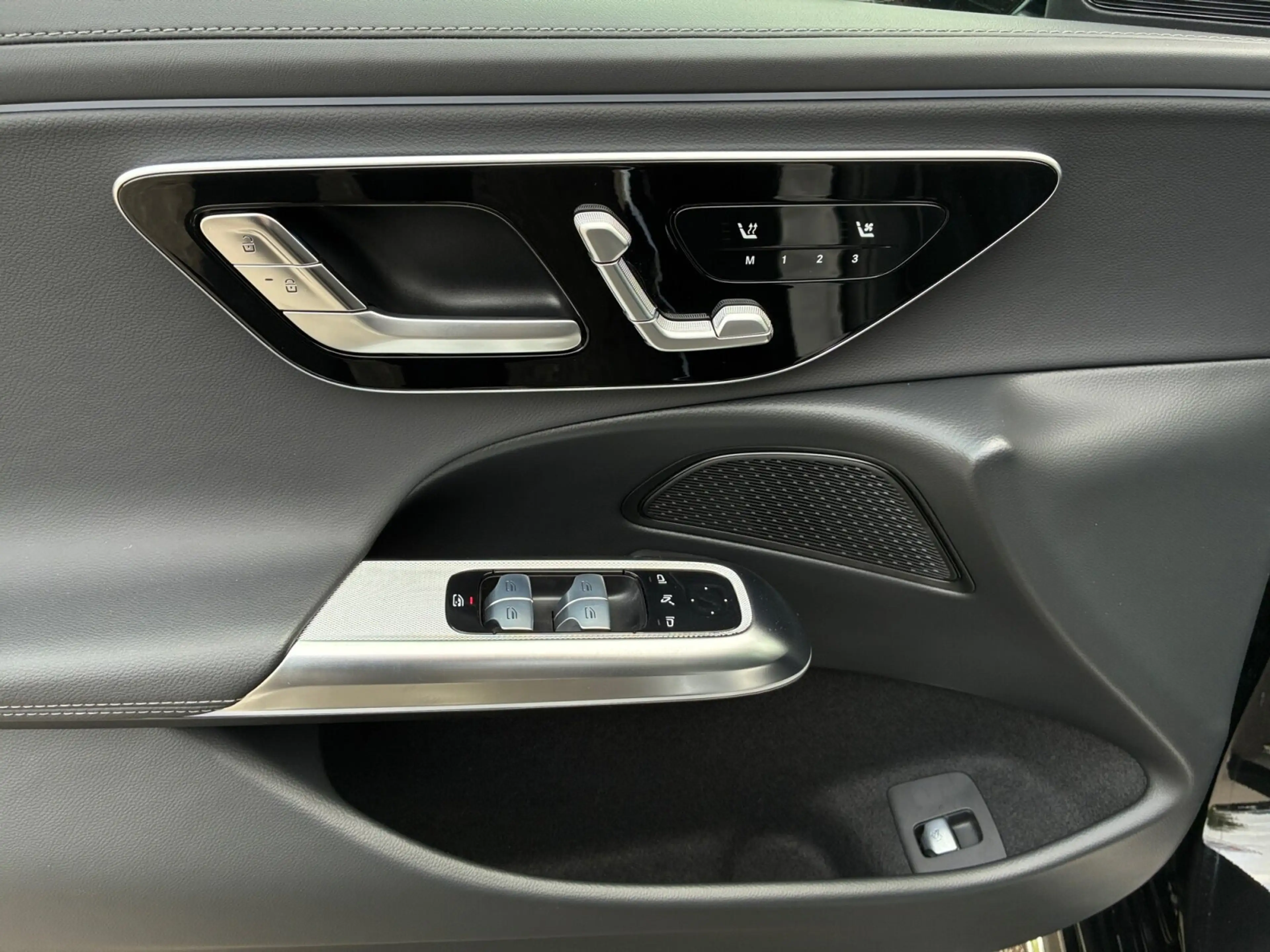 Mercedes-Benz E 450 E 450 d 4M AMG/Digital-Light/Pano/Distronic/360° — photo 14