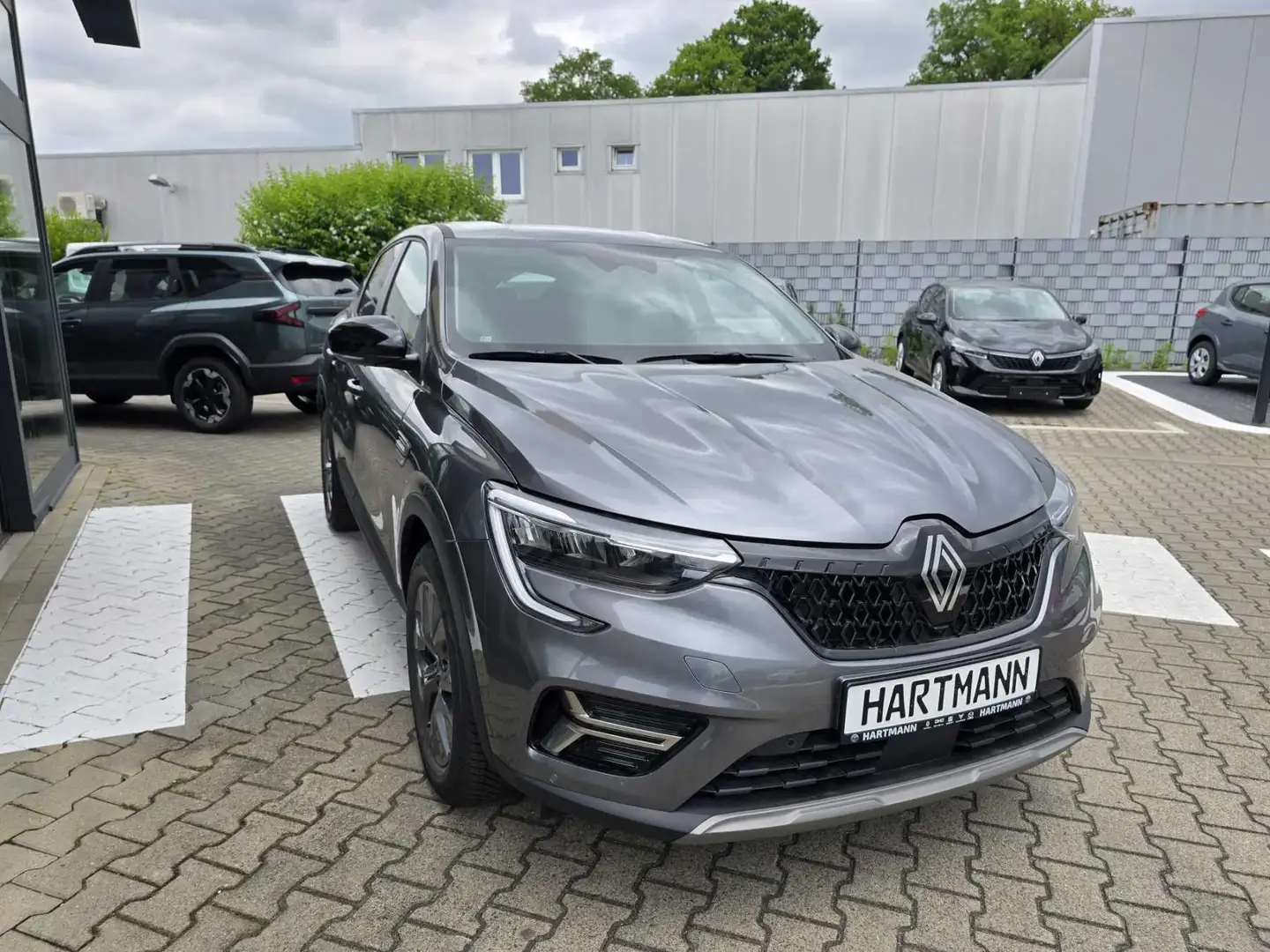 Renault Arkana EVOLUTION Mild Hybrid 140 EDC Серый - 1